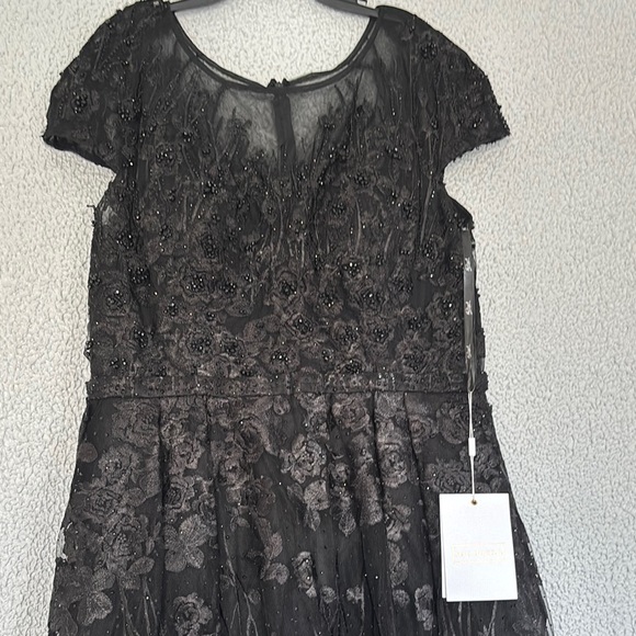 Mac Duggal Black Embellished Floral Cap Sleeve A Line Gown, Lace Maxi Dress NWT - Picture 9 of 17
